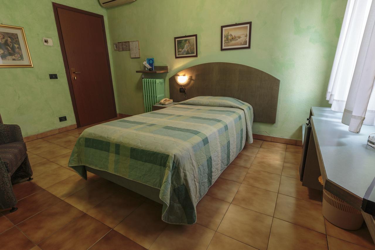 Hotel Il Telegrafo Melegnano Buitenkant foto